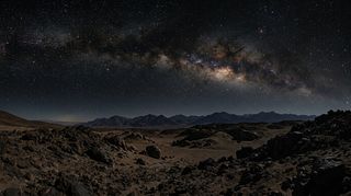 Horizonte de GW150914: la primera onda detectada, escena (recreación con IA, imagen 3)